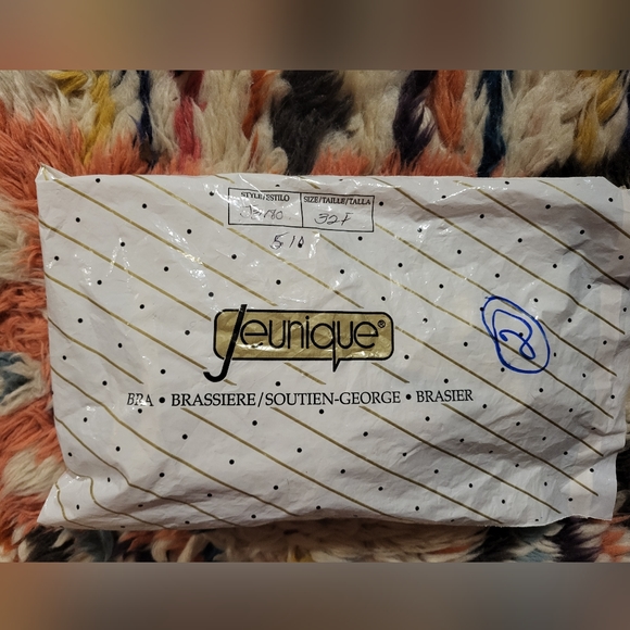 Vintage JEUNIQUE Beauty Style J3180 Beige Soft Cup Bra 32F Wireless - Picture 5 of 15